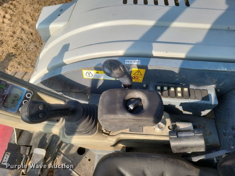 image for item DQ3644 2018 Takeuchi  TB240 mini excavator