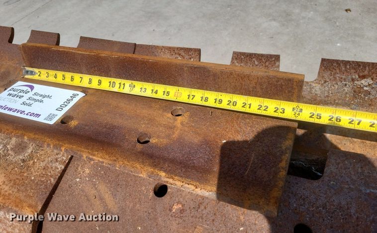 image for item DQ3646 Approximately 78 track shoes