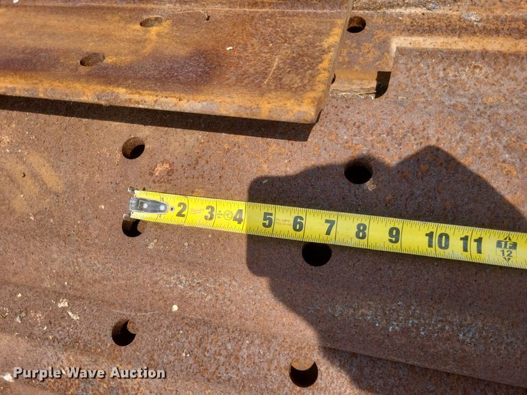 image for item DQ3646 Approximately 78 track shoes