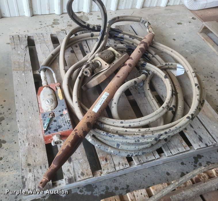 image for item DQ3649 (2) Vermeer Hammerhead piercing mole