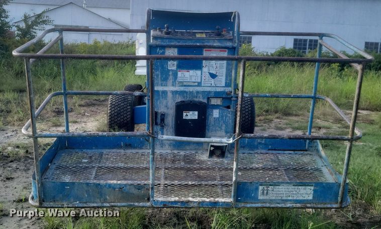 image for item DQ3681 2006 Genie S40 boom lift