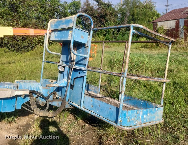 image for item DQ3681 2006 Genie S40 boom lift