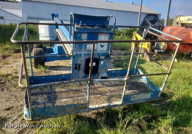 image for item DQ3681 2006 Genie S40 boom lift