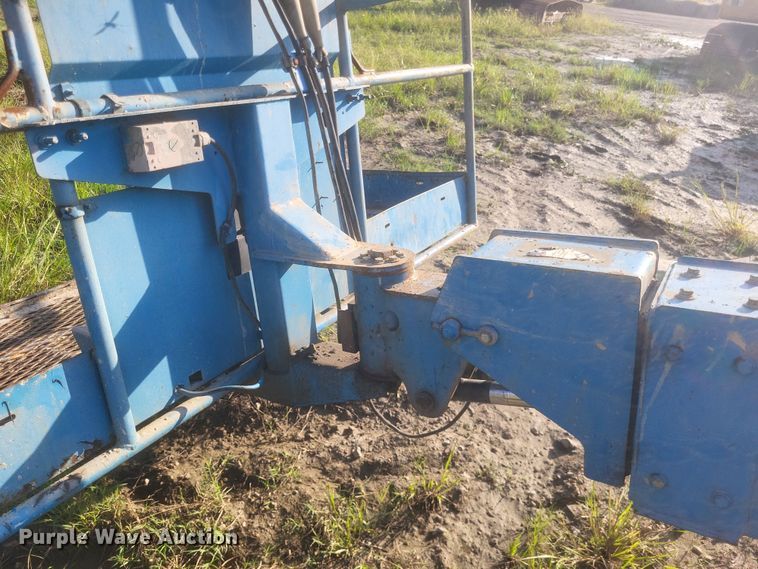 image for item DQ3681 2006 Genie S40 boom lift