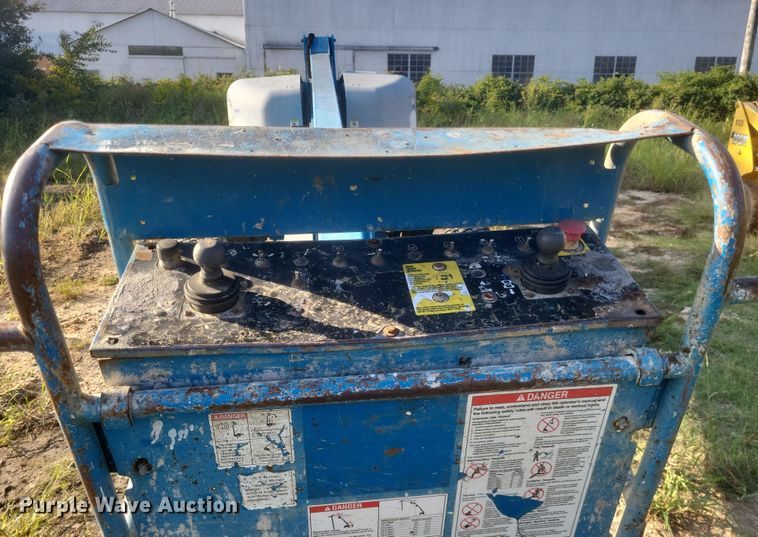 image for item DQ3681 2006 Genie S40 boom lift