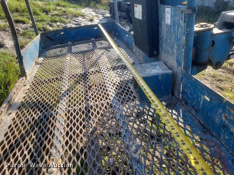 image for item DQ3681 2006 Genie S40 boom lift