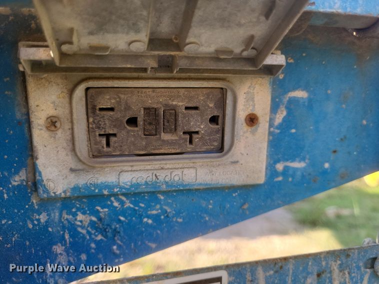 image for item DQ3681 2006 Genie S40 boom lift