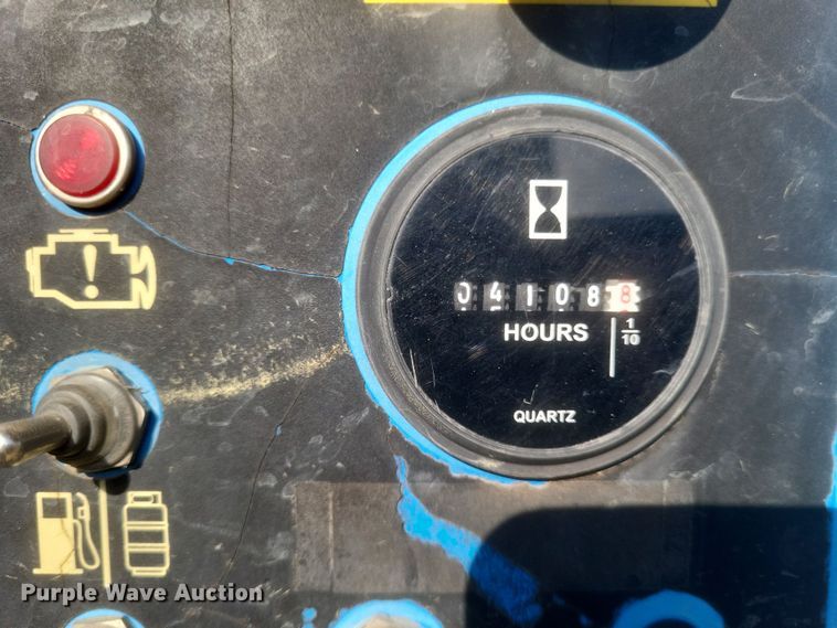 image for item DQ3681 2006 Genie S40 boom lift