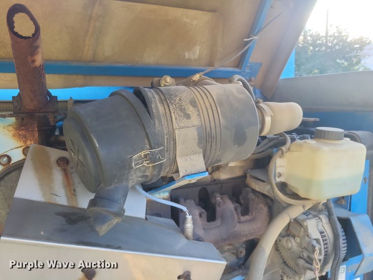 image for item DQ3681 2006 Genie S40 boom lift