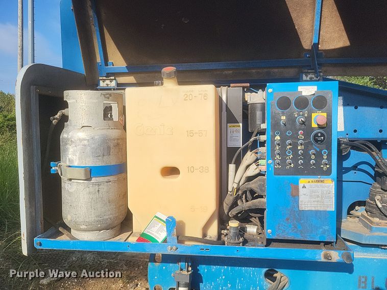 image for item DQ3681 2006 Genie S40 boom lift