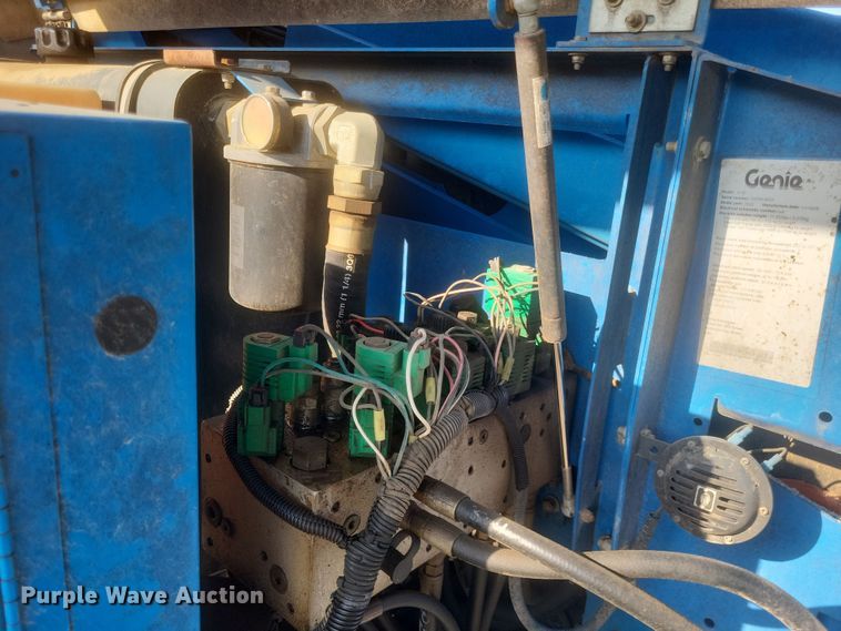 image for item DQ3681 2006 Genie S40 boom lift