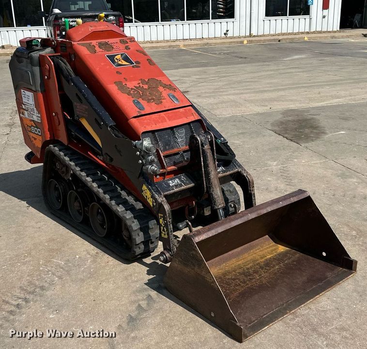 image for item DR2603 2017 Ditch Witch  SK600 compact utility loader