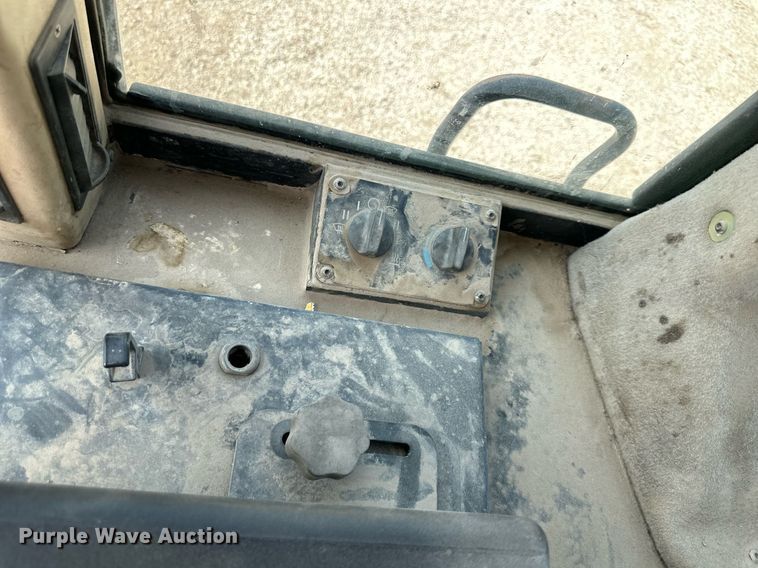 image for item DR2608 1999 Caterpillar  953C track loader