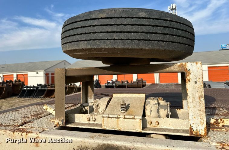 image for item DR2634 1991 Trail King  TK70HT462 drop deck hydraulic tail equipment trailer