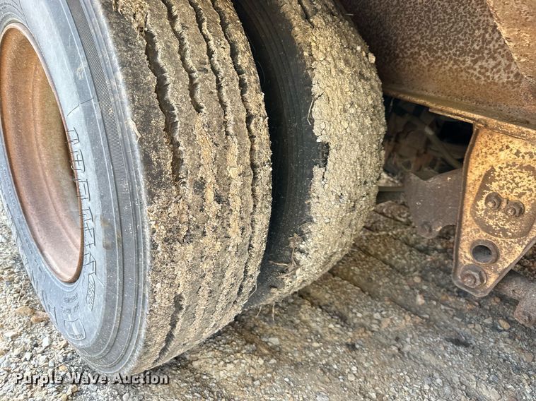 image for item DR2634 1991 Trail King  TK70HT462 drop deck hydraulic tail equipment trailer