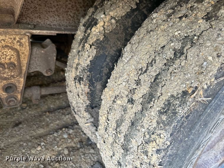 image for item DR2634 1991 Trail King  TK70HT462 drop deck hydraulic tail equipment trailer