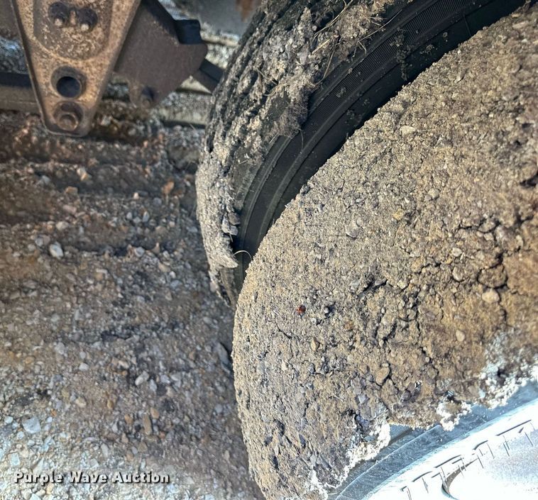 image for item DR2634 1991 Trail King  TK70HT462 drop deck hydraulic tail equipment trailer