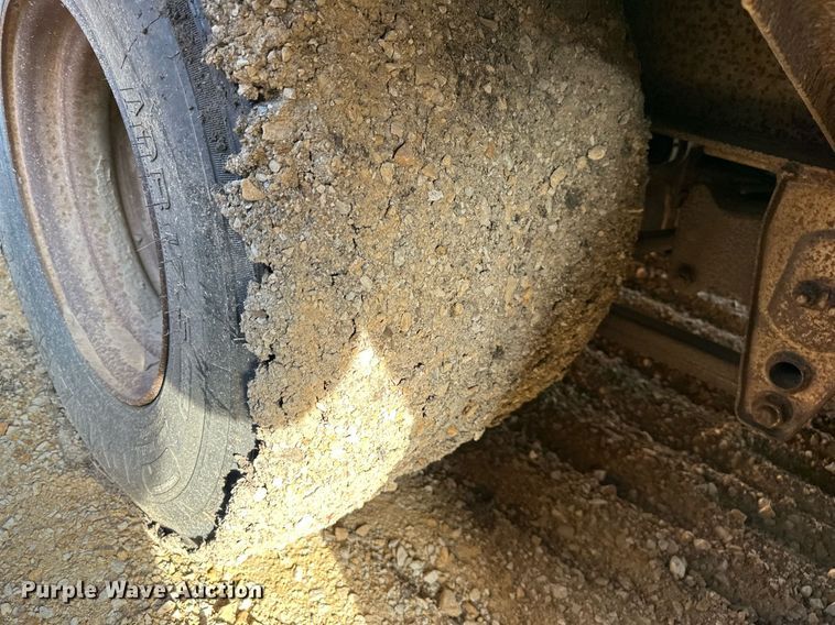 image for item DR2634 1991 Trail King  TK70HT462 drop deck hydraulic tail equipment trailer