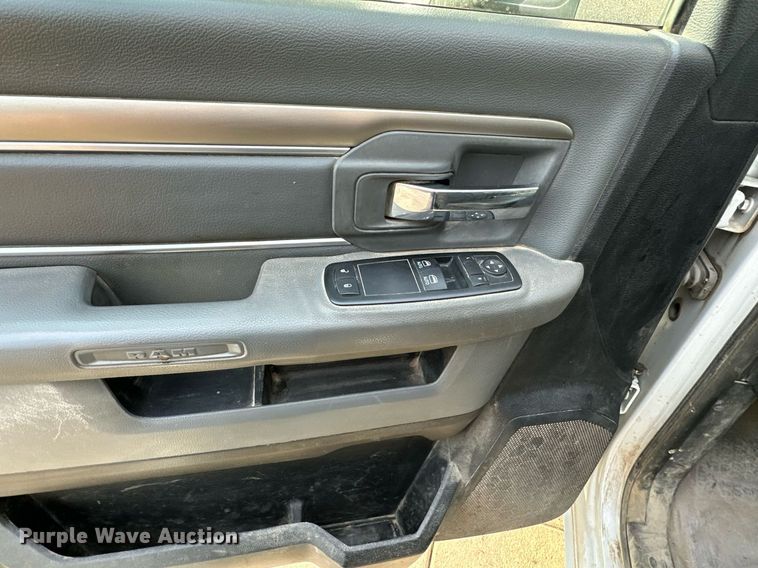 image for item DR2649 2016 Dodge  Ram 5500HD utility / service truck