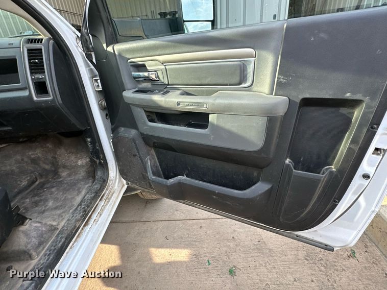 image for item DR2649 2016 Dodge  Ram 5500HD utility / service truck