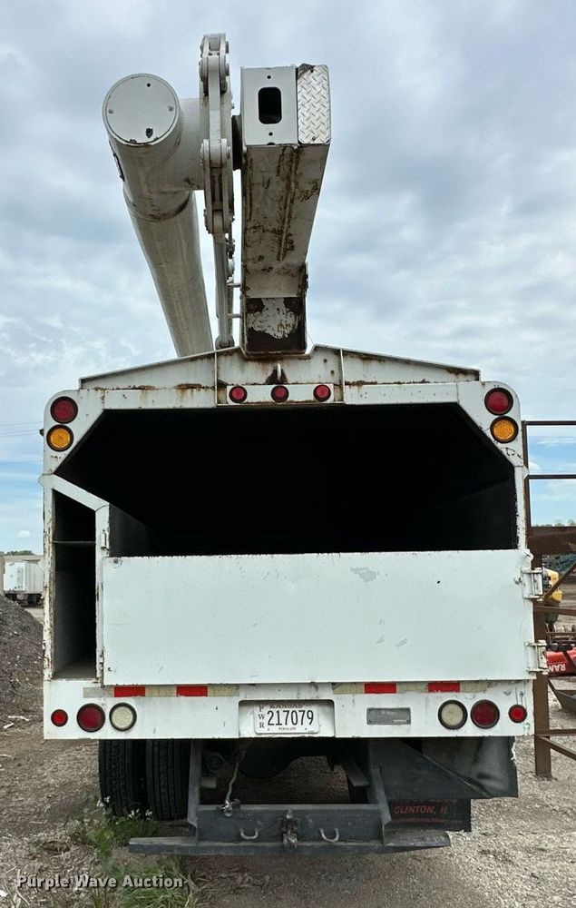 image for item DR2657 2003 International 4200  forestry bucket truck