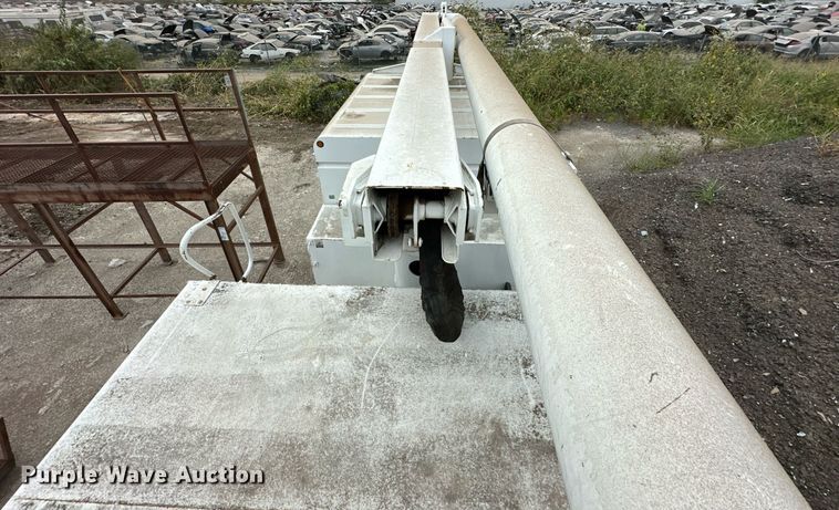 image for item DR2657 2003 International 4200  forestry bucket truck