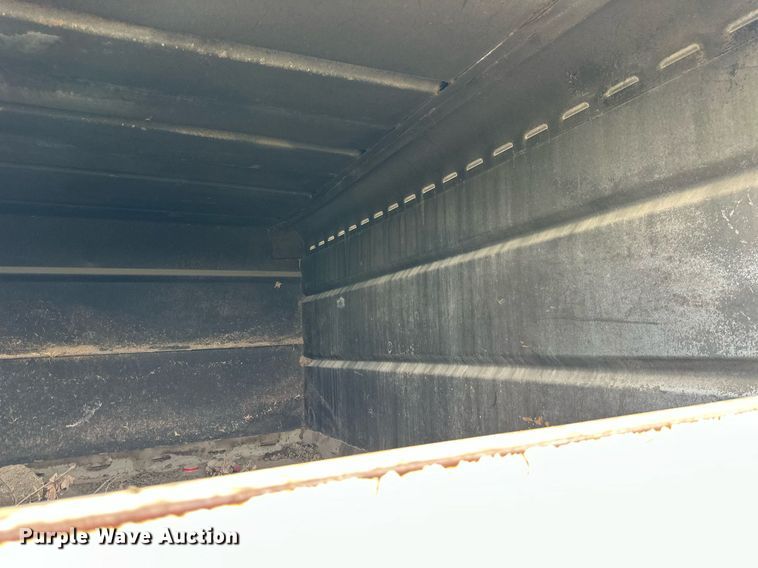 image for item DR2657 2003 International 4200  forestry bucket truck