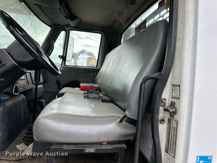 image for item DR2657 2003 International 4200  forestry bucket truck