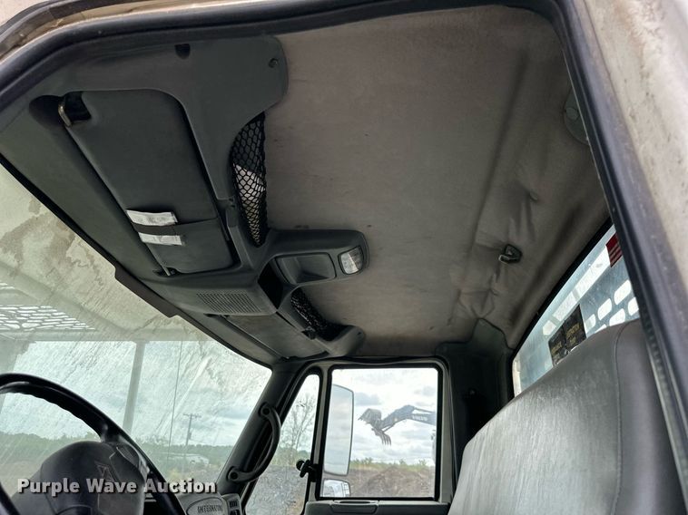 image for item DR2657 2003 International 4200  forestry bucket truck