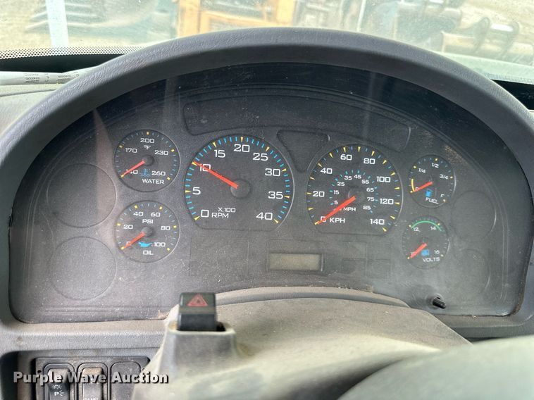 image for item DR2657 2003 International 4200  forestry bucket truck