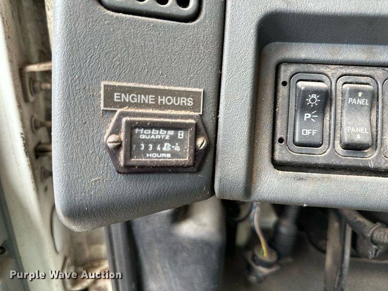 image for item DR2657 2003 International 4200  forestry bucket truck