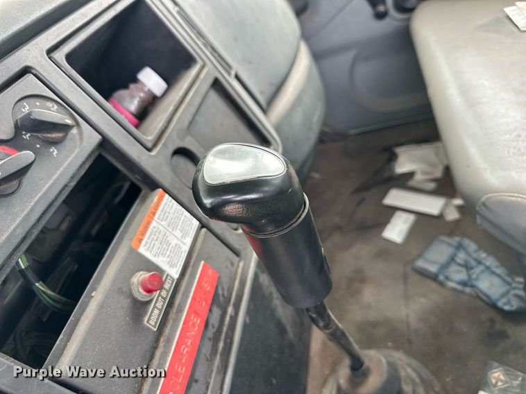 image for item DR2657 2003 International 4200  forestry bucket truck