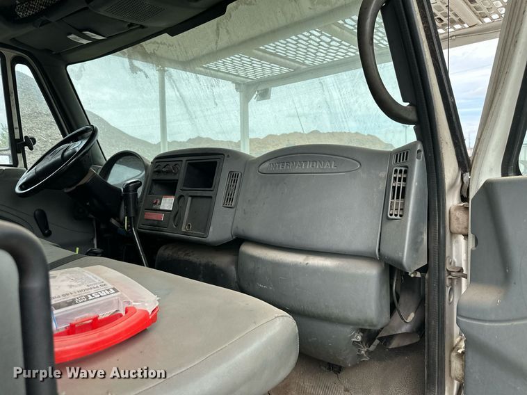 image for item DR2657 2003 International 4200  forestry bucket truck