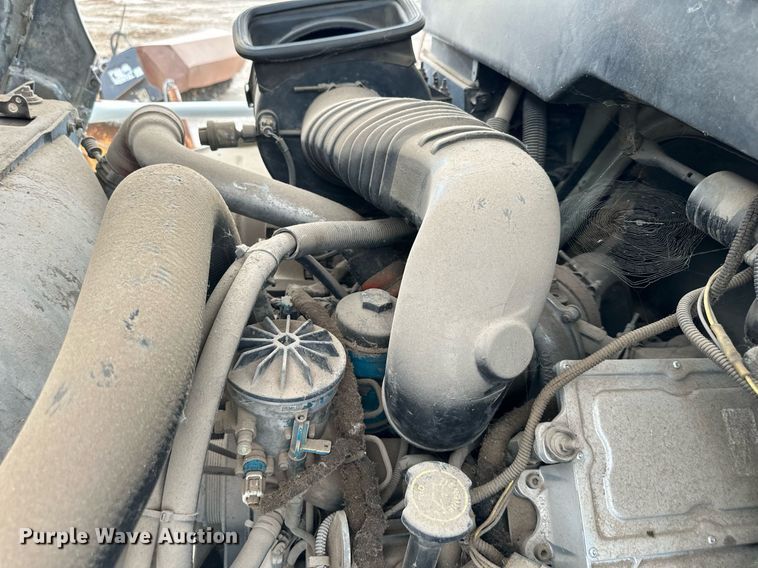 image for item DR2657 2003 International 4200  forestry bucket truck