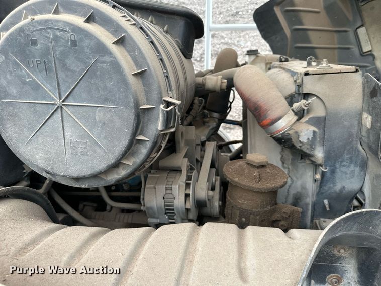 image for item DR2657 2003 International 4200  forestry bucket truck