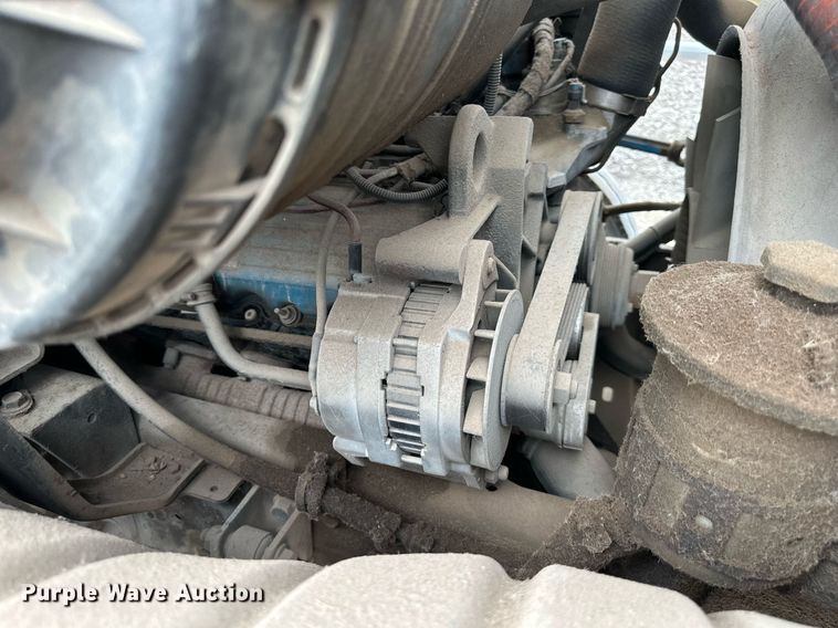 image for item DR2657 2003 International 4200  forestry bucket truck