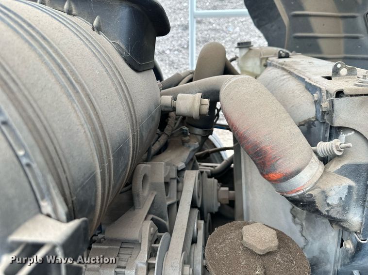 image for item DR2657 2003 International 4200  forestry bucket truck