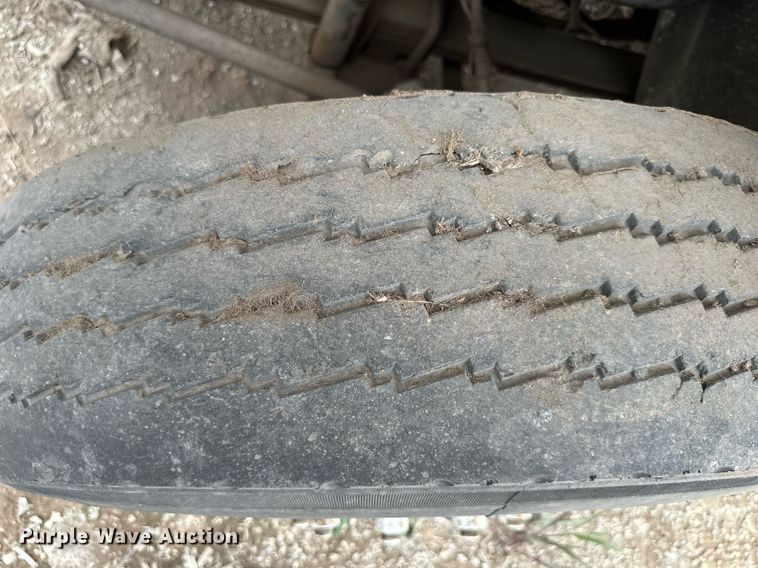 image for item DR2657 2003 International 4200  forestry bucket truck