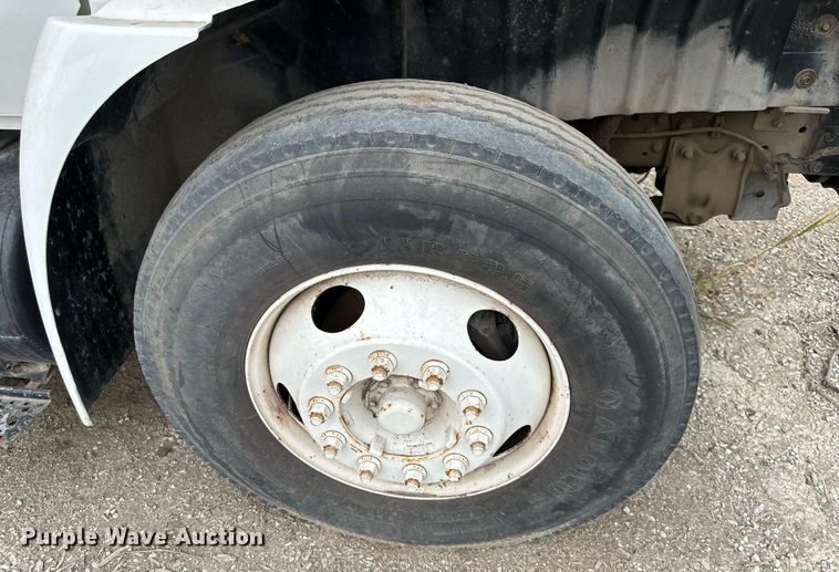 image for item DR2657 2003 International 4200  forestry bucket truck