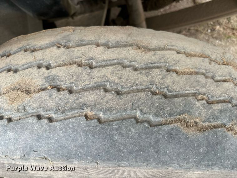 image for item DR2657 2003 International 4200  forestry bucket truck