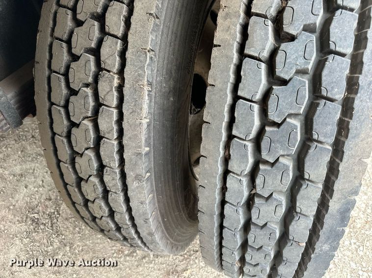 image for item DR2657 2003 International 4200  forestry bucket truck