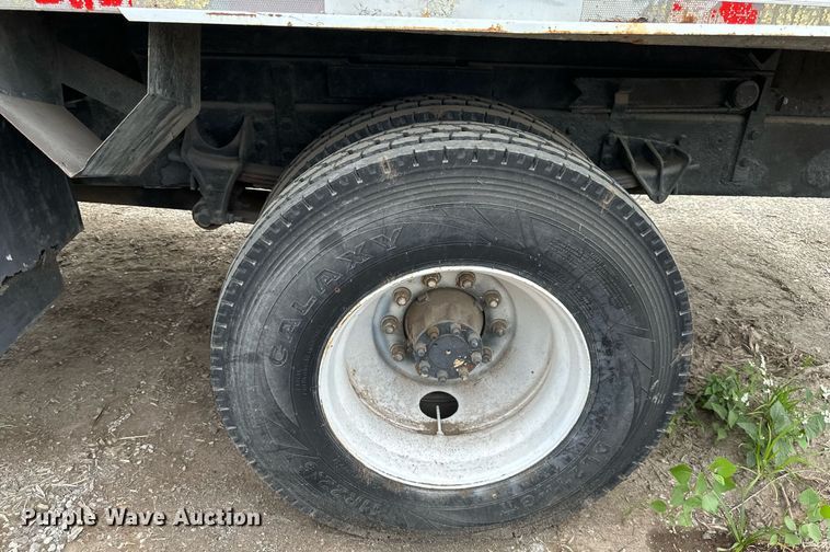 image for item DR2657 2003 International 4200  forestry bucket truck