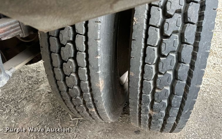 image for item DR2657 2003 International 4200  forestry bucket truck