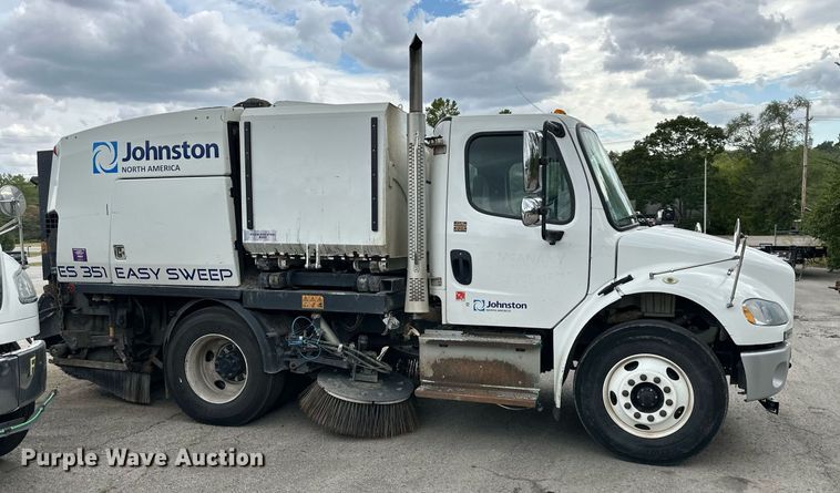 image for item DR2659 2017 Freightliner  M2 street sweeper truck