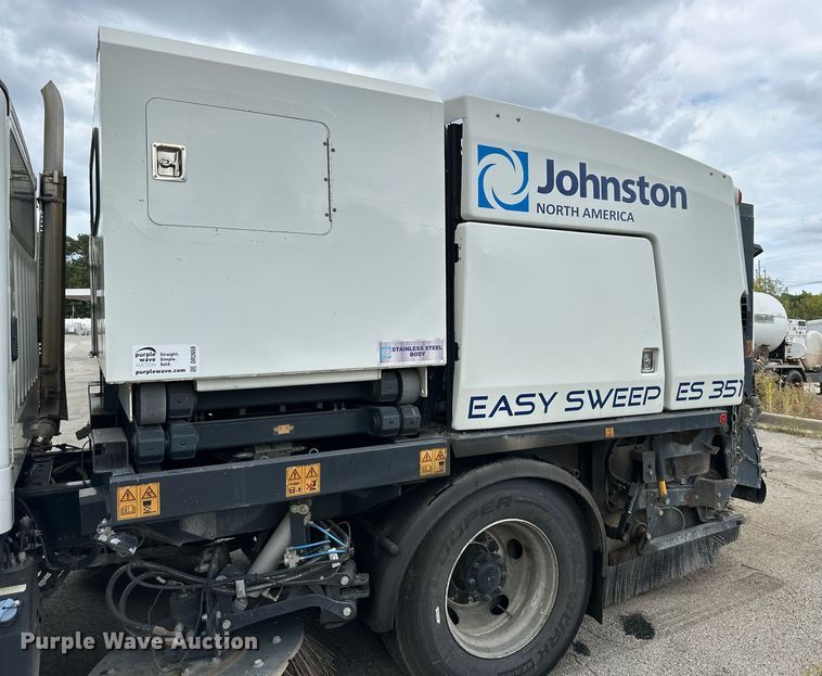 image for item DR2659 2017 Freightliner  M2 street sweeper truck