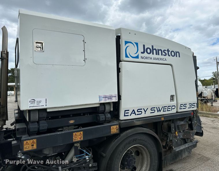 image for item DR2659 2017 Freightliner  M2 street sweeper truck