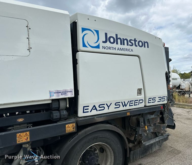 image for item DR2659 2017 Freightliner  M2 street sweeper truck