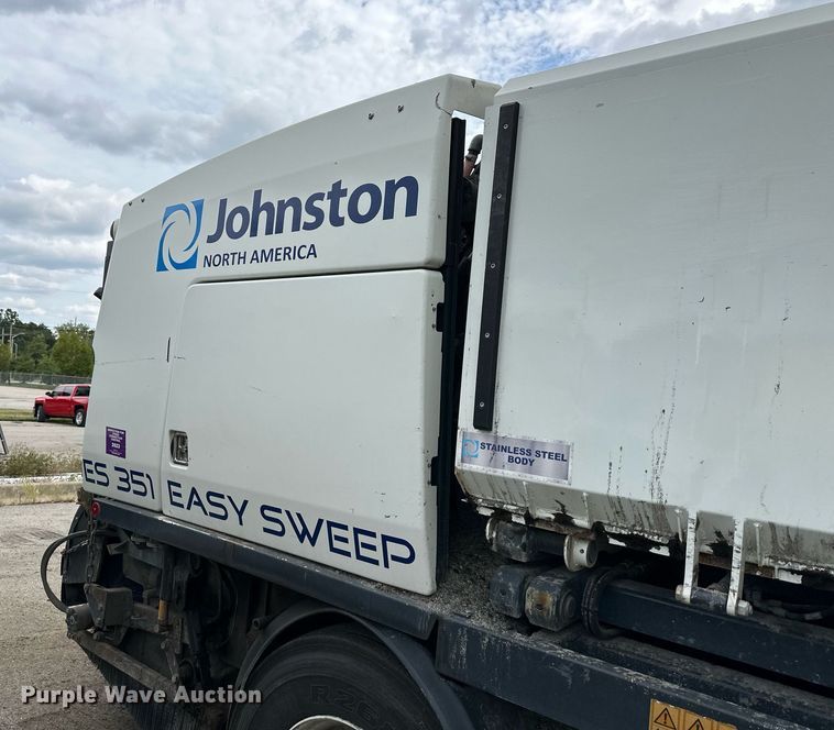 image for item DR2659 2017 Freightliner  M2 street sweeper truck