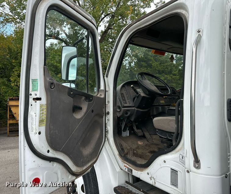 image for item DR2659 2017 Freightliner  M2 street sweeper truck