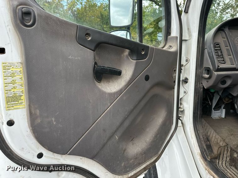 image for item DR2659 2017 Freightliner  M2 street sweeper truck